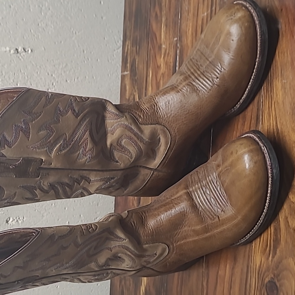 Ariat bullhide boots size 9D